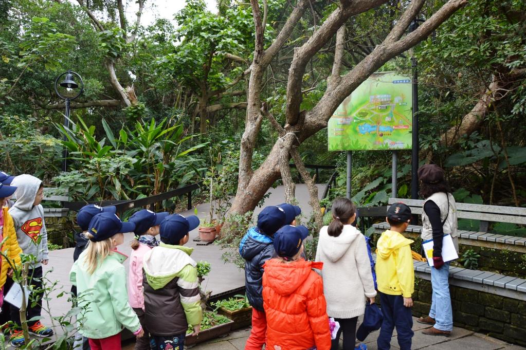 Flexible Schuleingangsstufe 0 Neues Ausflugsziel entdeckt! Von Greta Fritzen Und zwar ganz in der Nähe der Schule, jedoch besser mit dem schuleigenen Bus erreichbar ist der Zhi Shan Ecological Garden.