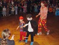 Zwischen den Spielen legte DJ Olaf Musik auf und die Kinder tanzten und sangen begeistert mit.