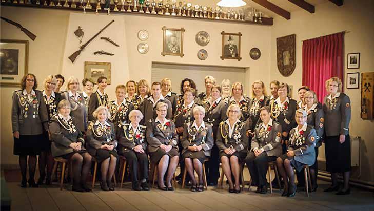 SCHÜTZENVEREIN 60 Jahre Damenabteilung im Schützenve