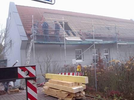 UMSETZUNGSPROZESS Konzeptionsentwicklung Packen wir s an Bauantrag stellen für den Ausbau des Dachstuhls Baubeginn