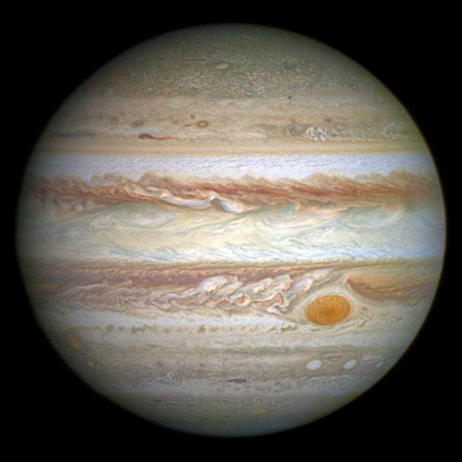 KAPITEL 2. DAS SONNENSYSTEM 25 2.4 Die äußeren Planeten Jupiter Durchmesser 133 708 km (Pol) bzw.