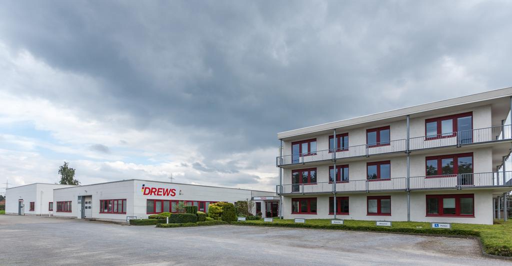 1990 am Standort KAMP-LINTFORT gegründet 60 KUNDEN 1200 m² im aktiven Kundenbestand Produktionsfläche 25 JAHRE erfolgreich als
