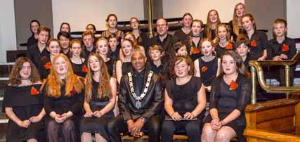 // BERICHTE AUS DEN CHÖREN // DMJC in England Amazing Voices 8 Im Sommer 2017 war der Düsseldorfer Mädchenchor e.v.
