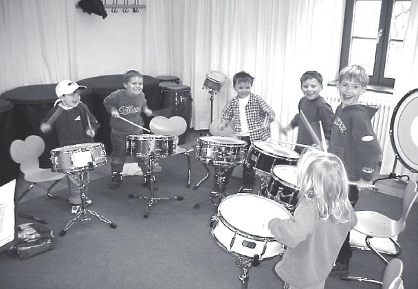 - 5 - Allmendingen lichen Schlagzeugunterricht kennen. Unterrichtsdauer ist 1 Jahr. Der Unterricht findet in der Musikschule im Franziskanerkloster in Ehingen statt.