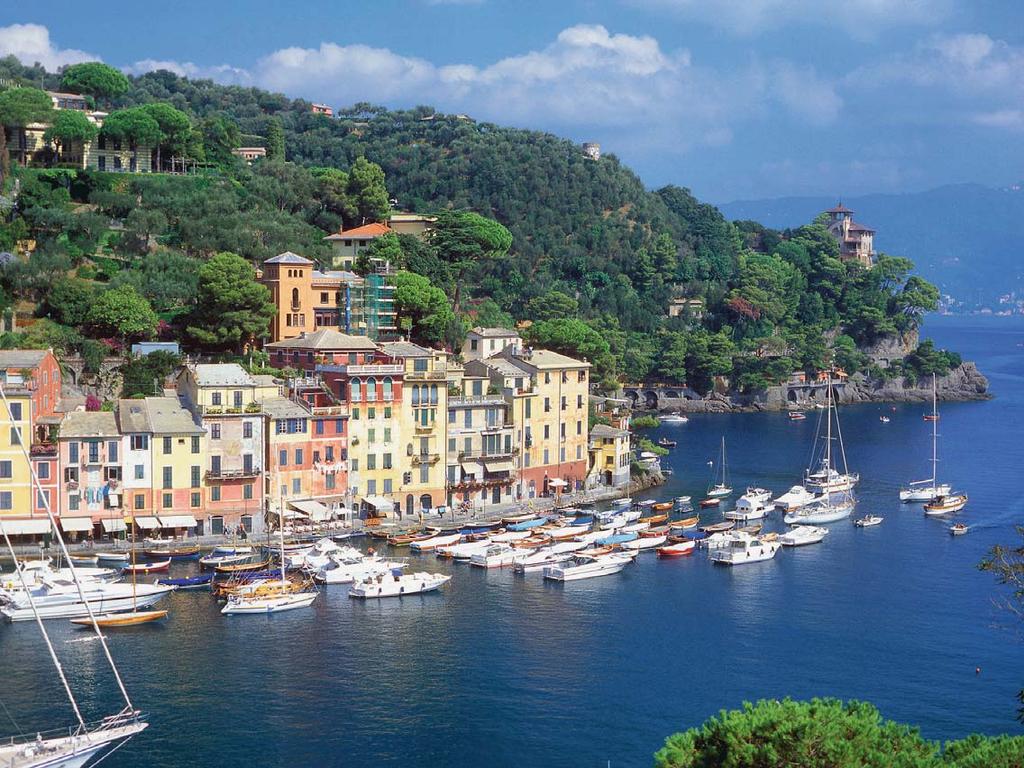 ENTLANG DER ITALIENISCHEN RIVIERA Malerische Cinque Terre Die Cinque Terre an der Italienischen Riviera das sind fünf kleine, pittoreske Dörfchen ohne Autos, mit urigen Häfen und dramatischen Klippen.