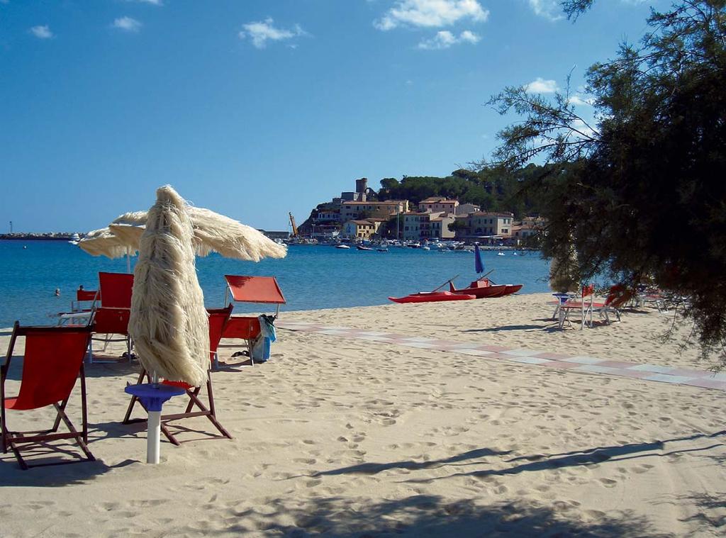 KLARES WASSER, FEINE SANDSTRÄNDE Ferien auf der Insel Elba Elba ist eine Insel mit Vergangenheit. Schon die Etrusker fanden Gefallen an ihr und gaben der Insel den heutigen Namen.