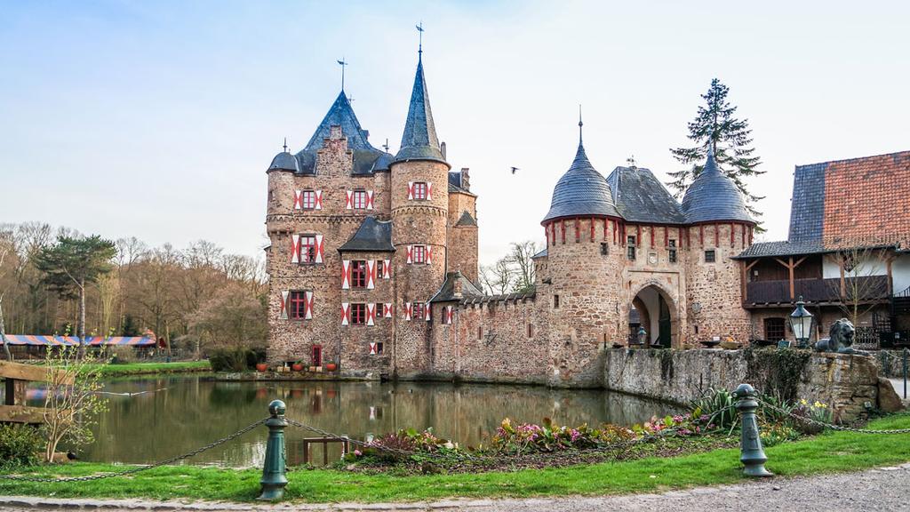 Mediahaus Verlag Bürgermagazin präsentiert die schönsten Burgen in NRW Mit seiner Vielfalt der Landschaften und Sehenswürdigkeiten ist Nordrhein- Westfalen eines der schönsten und spannendsten
