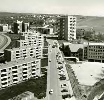 Bis 1966 bestand die namensgebende Lindleinsmühle inmitten der Neubauten, musste dann aber einem 1968 eröffneten, 19-stöckigen Hochhaus der Rhein-Main-Bauträger AG (Richtfest war am 19.