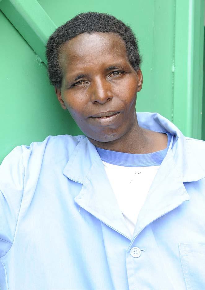 WAS BEDEUTEN BESSERE ARBEITSBEDINGUNGEN FÜR DIE BESCHÄFTIGEN? Esther Wangari, Senior supervisor, Panda Blumenfarm, Kenia Die Frauen hier haben vier Monate Mutterschutz.