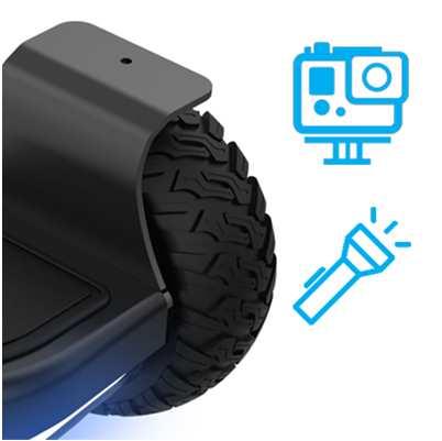Extra große und breite Reifen mit tiefem Profil ermöglichen ein Fahren auf unbefestigtem Boden.