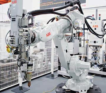 Es vereinfacht die Roboterprogrammierung und erleichtert die Entwicklung von Lösungen für komplexe Produktionsumgebungen.
