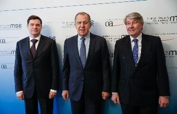 Präsident Putin, Ministern Oreschkin, Manturow, Lawrow und Gabriel