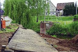 (CDU) sowie dem Projektplaner Uwe Kriebel von der hdk Ingenieurgesellschaft mbh die Körnerbrücke in Niederlungwitz freigegeben. Dem offiziellen Freigabetermin schloss sich wenige Tage danach, am 9.
