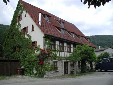Braunsbach-Steinkirchen Historische Ortsanalyse 6 Kocherstettener Straße. 11: Gasthaus zur Traube ( 2 DSchG) Ehemaliges Gasthaus zur Traube.