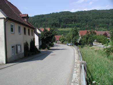 Braunsbach-Steinkirchen Historische Ortsanalyse 8 Jungholzhauser Straße: Der Straßenraum der Jungholzhauser Straße ist