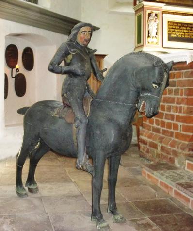 Vermutungen besagen, dass sie aus einer der Kirchen stammt, die in schweren Sturmfluten mit großen Teilen der Inseln untergegangen sind. Die Tür zum Aufgang hat das Jahr 1612 festgehalten.