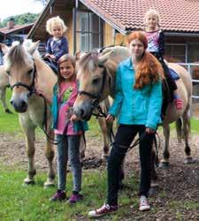 Aktion 16 Ponyreiten Das Glück dieser Erde liegt auf dem Rücken der Pferde! Wie jedes Jahr organisiert der Burschenverein Altenbeuern wieder einen tierischen Nachmittag.