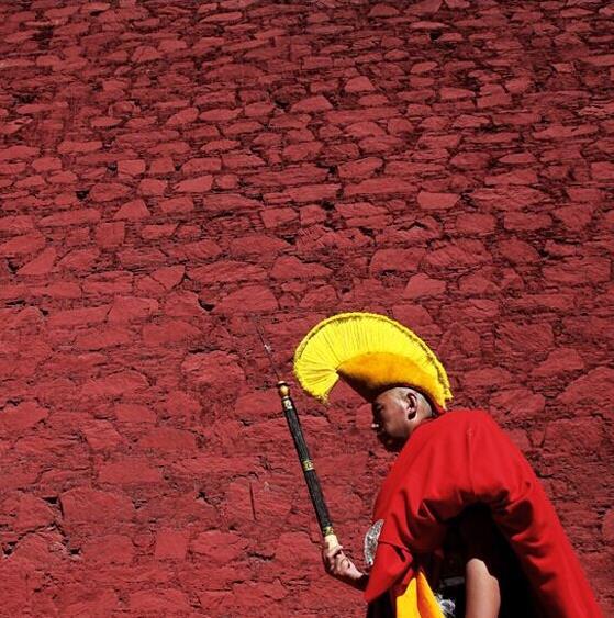 weiterer Höhepunkt ist die Besichtigung des Norbulingka (Edelsteingarten), der zuletzt vom 14.Dalai Lama als Residenz genutzt wurde. (F,M) 05.