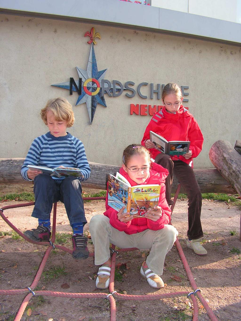 Leseaktivitäten an der Nordschule Neureut Leseerziehung ist seit 4 Jahren unter dem Motto Die Nordschule als Leseschule ein wichtiger Baustein des Schulprofils.
