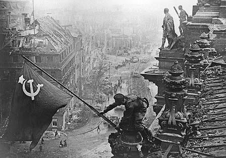Mit der bedingungslosen Kapitulation am 08. Mai 1945 war der bis dahin furchtbarste Krieg, der 2. Weltkrieg (1939 1945), zu Ende.