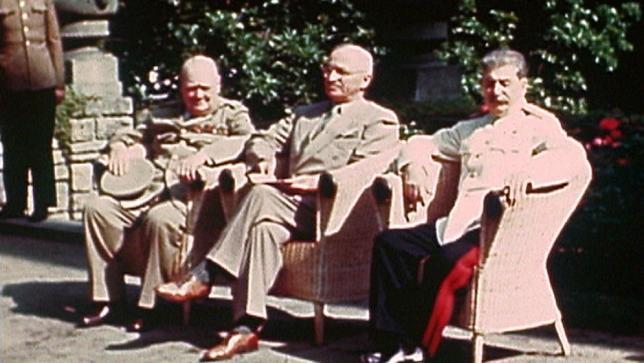 Im Februar 1945 trafen sich die politischen Führer der drei Hauptalliierten [Roosevelt (USA), Churchill (GB) und Stalin (Sowjetunion)] in Jalta, wo sie Entscheidungen über den Kriegsgegner