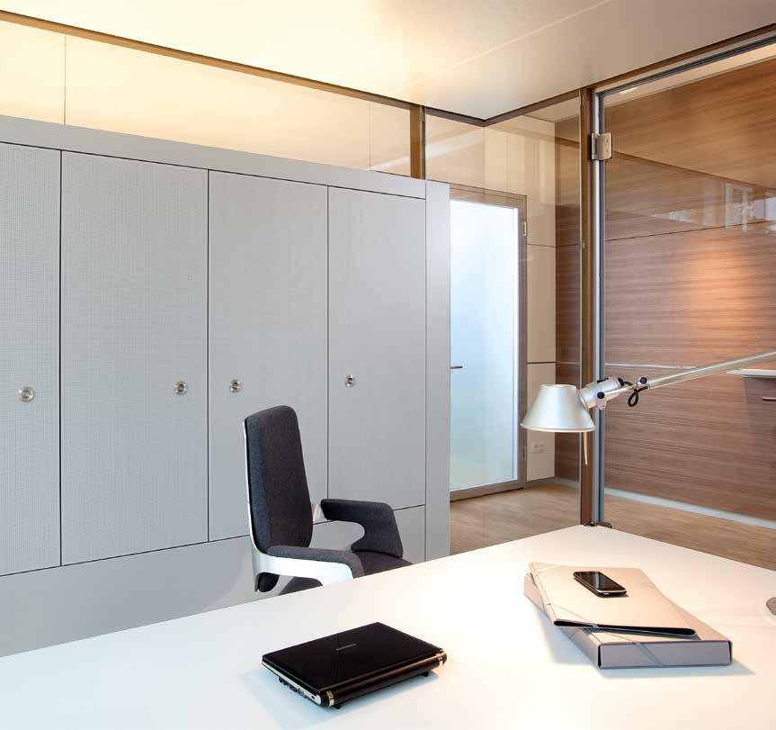 Schrankund Raumteiler. Stauraumwunder Effiziente Flächennutzung ist eine elementare Anforderung an die Gestaltung von Büroräumen.