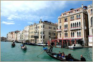 Falls Sie mit dem Auto nach Venedig kommen, ist die Linie 1 ebenfalls die beste Linie für eine Boots-Fahrt.