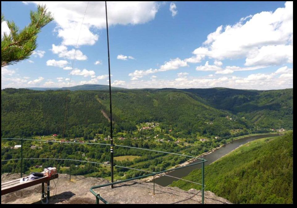 Der nächste Berg wird der Sokoli vrch mit seinem 58 Meter hohen Aussichtsturm.