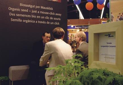 Klaus-Peter Wilbois an der BioFach 2004 in Nürnberg (Bild oben). Andi Thommen (unten) betreut OrganicXseeds für Belgien, Luxemburg und die Schweiz.