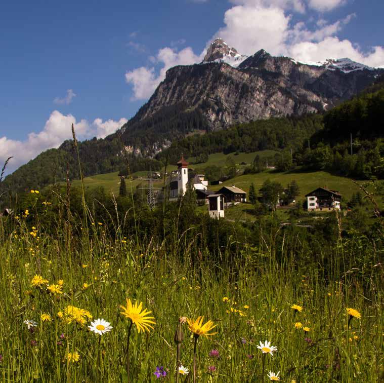 Blick auf Dalaas Herzlich willkommen Welcome Von der Alpenstadt Bludenz in Richtung Arlberg erstreckt sich das Klostertal.