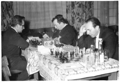 Unterfränkische Einzelmeisterschaften: Rückblick Zum Abschluss des 60jährigen Vereinsjubiläums richtete der SK 1893 Schweinfurt in der ersten Januarwoche 1954 den fünften Unterfränkischen