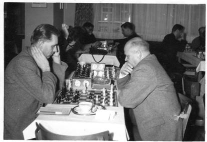 Anlässlich des 70jährigen Bestehens wurde der Unterfränkische Schachkongress erneut in Schweinfurt durchgeführt. Gespielt wurde vom 1. bis 5. Januar 1963 im Café Beier.