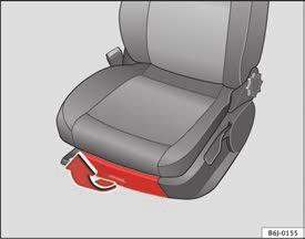 Sitze und Ablage 117 Für jedes Navigationsgerät muss ein spezieller Adapter verwendet werden, wenden Sie sich bitte hierfür an Ihren Fachbetrieb.