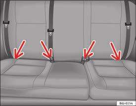 48 Sicherheit von Kindern Befestigen mit dem ISOFIX -System Kindersitze mit dem ISOFIX -System können schnell, einfach und sicher auf den äußeren Rücksitzen befestigt werden.