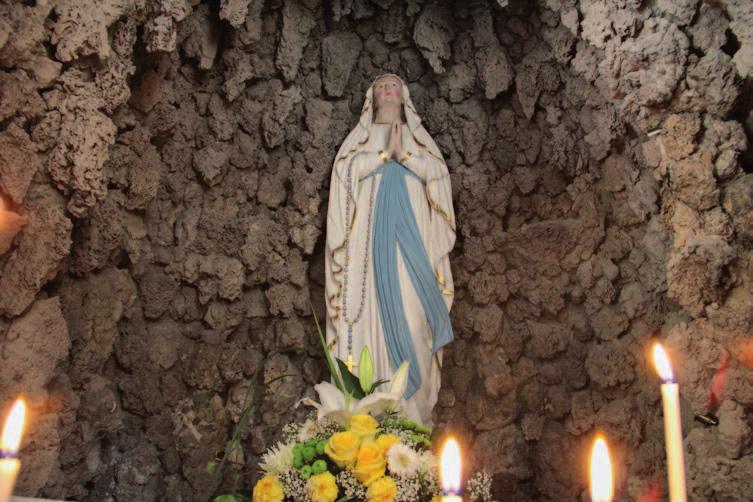 Firmung im Pfarrverband Die Lourdes-Grotte in St.