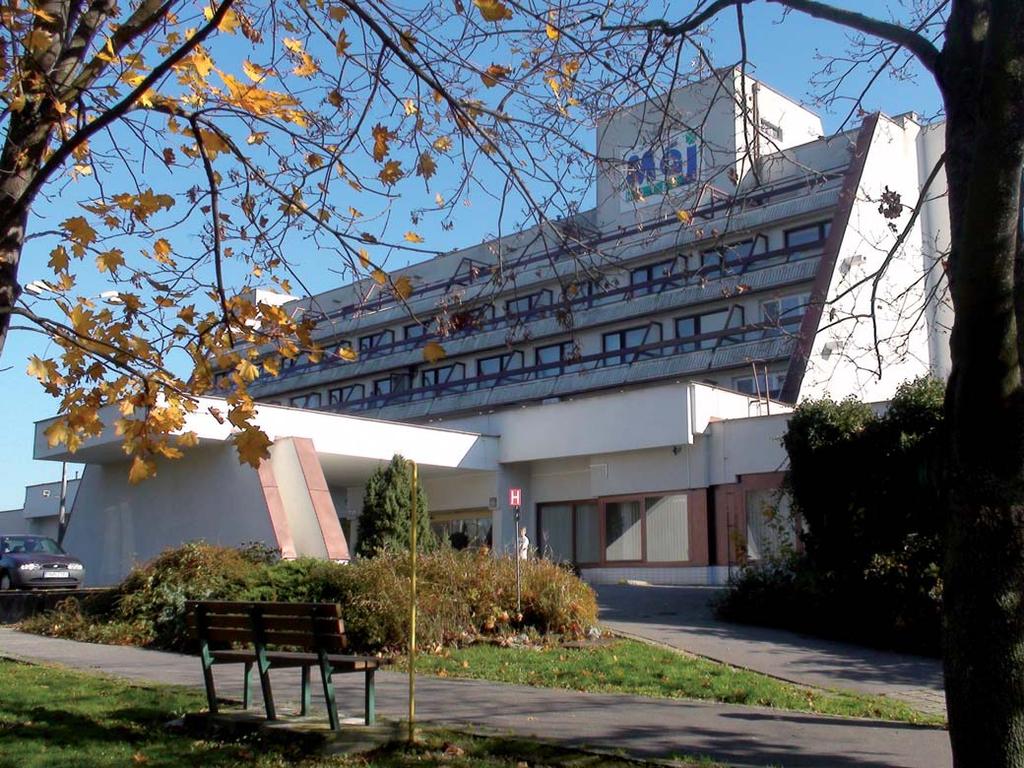 Hotel Máj - miesto každoročného stretávania parkinsonikov. The Hotel Máj - place of the annual meeting of Parkinson s patients.