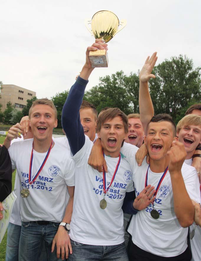 Foto Štefan Gregorička Nefalšovaná radosť dorastencov PFK z postupu. The genuine joy of the junior PFK players upon their advancement.