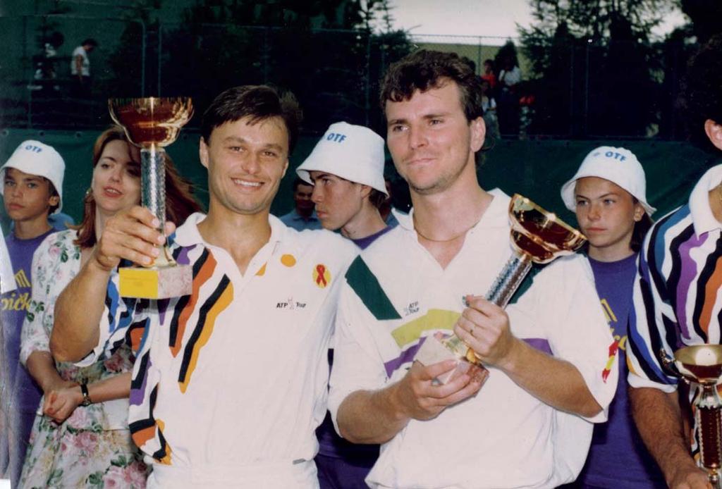 Foto archív M. Vajdu S kolegom a Piešťancom Branislavom Stankovičom pri poslednom spoločnom víťazstve v štvorhre, Košice 1993.