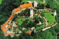 de Heilpädagogisches Institut Die Burg Telefon 0 94 71/70 00 Die 1000-jährige, zweitgrößte Kaiser- und Herzogsburg in Burglengenfeld, Oberpfalz, ca. 20 km nördlich von Regensburg.