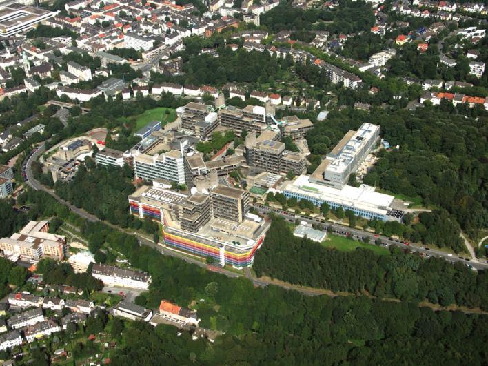 Potentielle wirtschaftliche Effekte Seilbahn und Universitätsstadt Wuppertal Positive Auswirkungen Negative Auswirkungen - Sehr schnelle Anbindung - Reduziertes