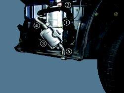 Verbrennungsluftführung und Abgasführung (siehe Bild 4 und 5) Den Verbrennungsluftschlauch, 350 mm lang an der HYDRONIC mit einer Schlauchschelle befestigen und - wie im Bild gezeigt - verlegen.