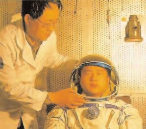 Dieser Artikel von Harald Zaun ist eine sehr gute und ausführliche Bestandsaufnahme über den gegenwärtigen Status Quo in der chinesischen Raumfahrt.