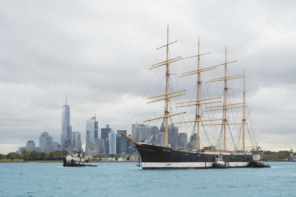 Die Peking kehrt zurück Nach langen Vorbereitungen ist es nun endlich so weit: Im Juni soll das historische Segelschiff Peking, das derzeit noch im Hafen von New York liegt, nach Hamburg zurückkehren.