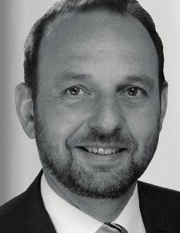 Stefan Leipold ist Bankkaufmann und hat einen betriebswirtschaftlichen Abschluss der Universität Marburg.