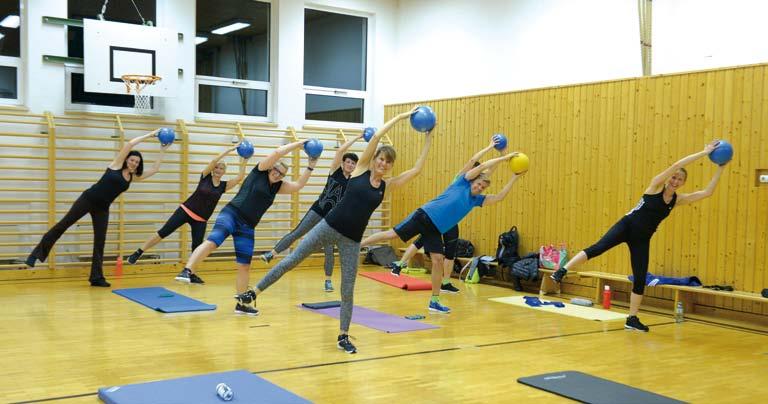 Aktive Bewegung für Körper und Geist Die Sportwoche in Stoob beginnt jeden Dienstag in der Aula der Hauptschule.
