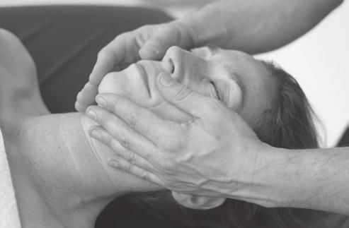 An diesem Wochenende erlernen Sie die Grundtechniken einer ayurvedischen Ganz körper öl massage (Abhyanga).