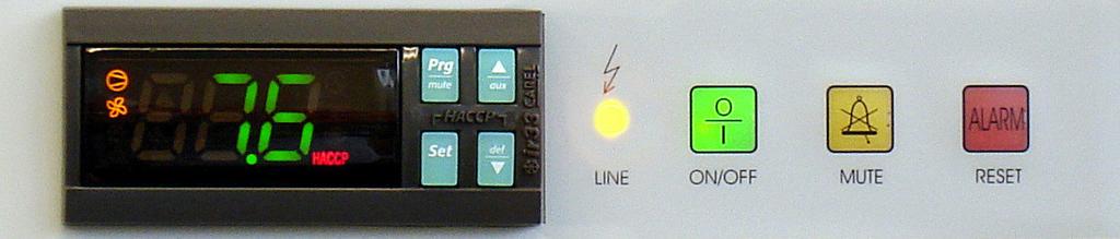 (Gerät ausschalten: Taste O/I 4 Sek. Drücken) Die gelbe Lampe MUTE leuchtet: der lokale Alarmsummer ist für 15 Minuten ausgeschaltet. Die rote Lampe ALARM blinkt: das Kühlgerät ist im Alarmzustand.
