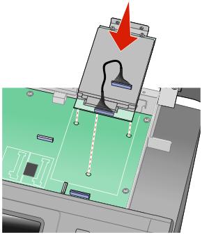 So installieren Sie die Druckerfestplatte direkt auf der Systemplatine: a Richten Sie die Stiften an der Druckerfestplatte auf die Bohrungen in der Systemplatine aus.