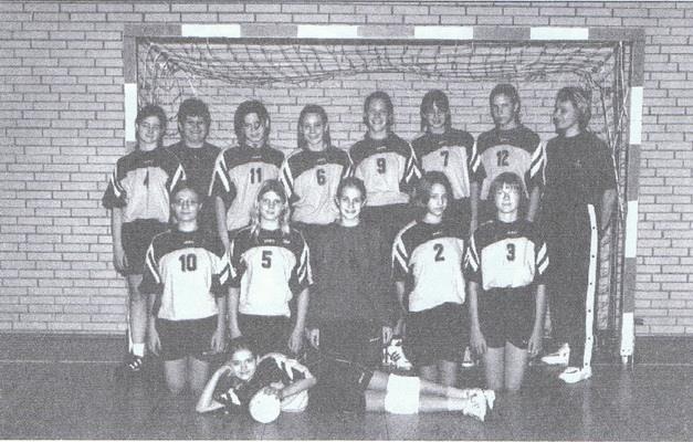Handball, weiblich Jugend-C Seit etwa einem Jahr trainieren wir, die Handballmannschaft des TVG, unter Leitung von Helga Wagner und Marion Abram. Unser erstes Punktspiel war dann am 08.09.