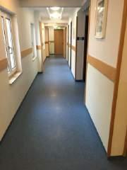 Türen oder Durchgänge): 151 cm Breite des kleinsten Durchganges auf dem Flur / Gang: 128 cm Weg Rezeption - Zimmer JH Nürnberg Weg zu Zimmern Länge des